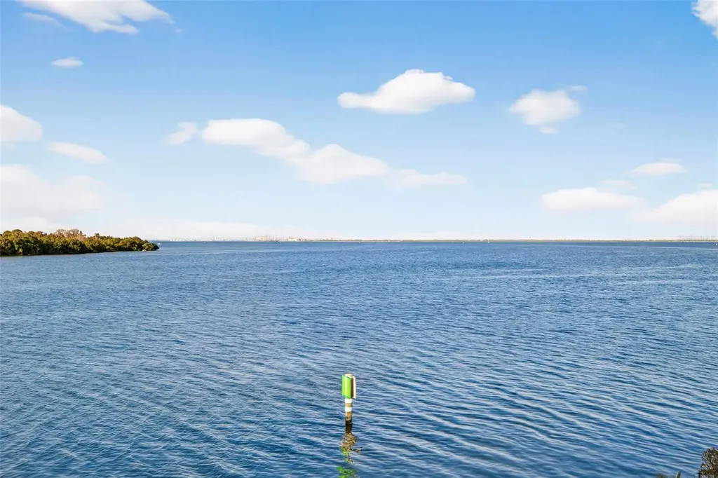2279 Mermaid Point NE St Petersburg FL 33703