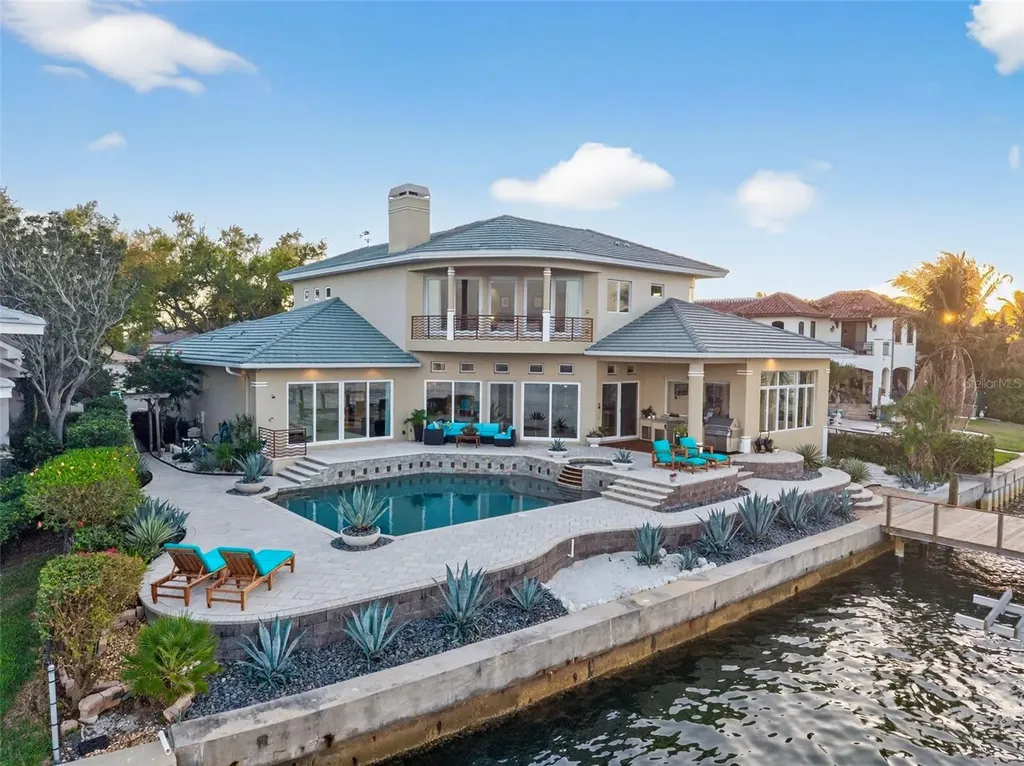2279 Mermaid Point NE St Petersburg FL 33703