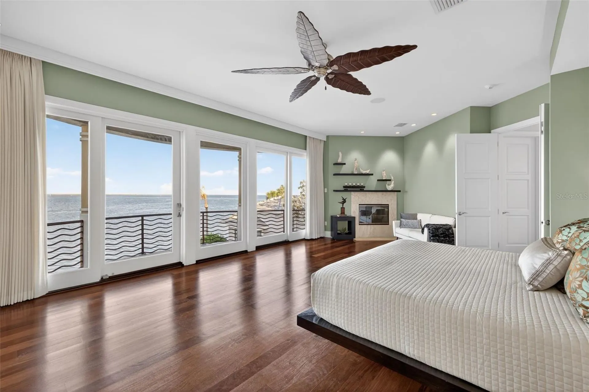 2279 Mermaid Point NE St Petersburg FL 33703