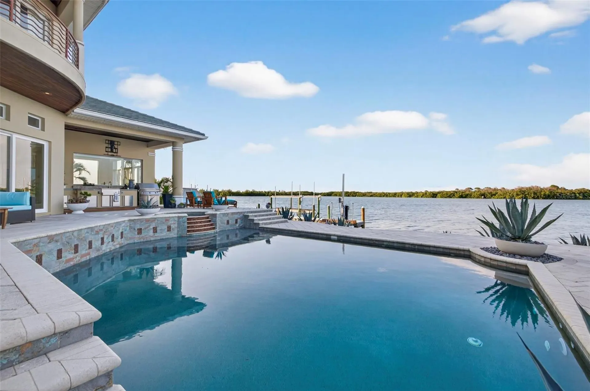 2279 Mermaid Point NE St Petersburg FL 33703