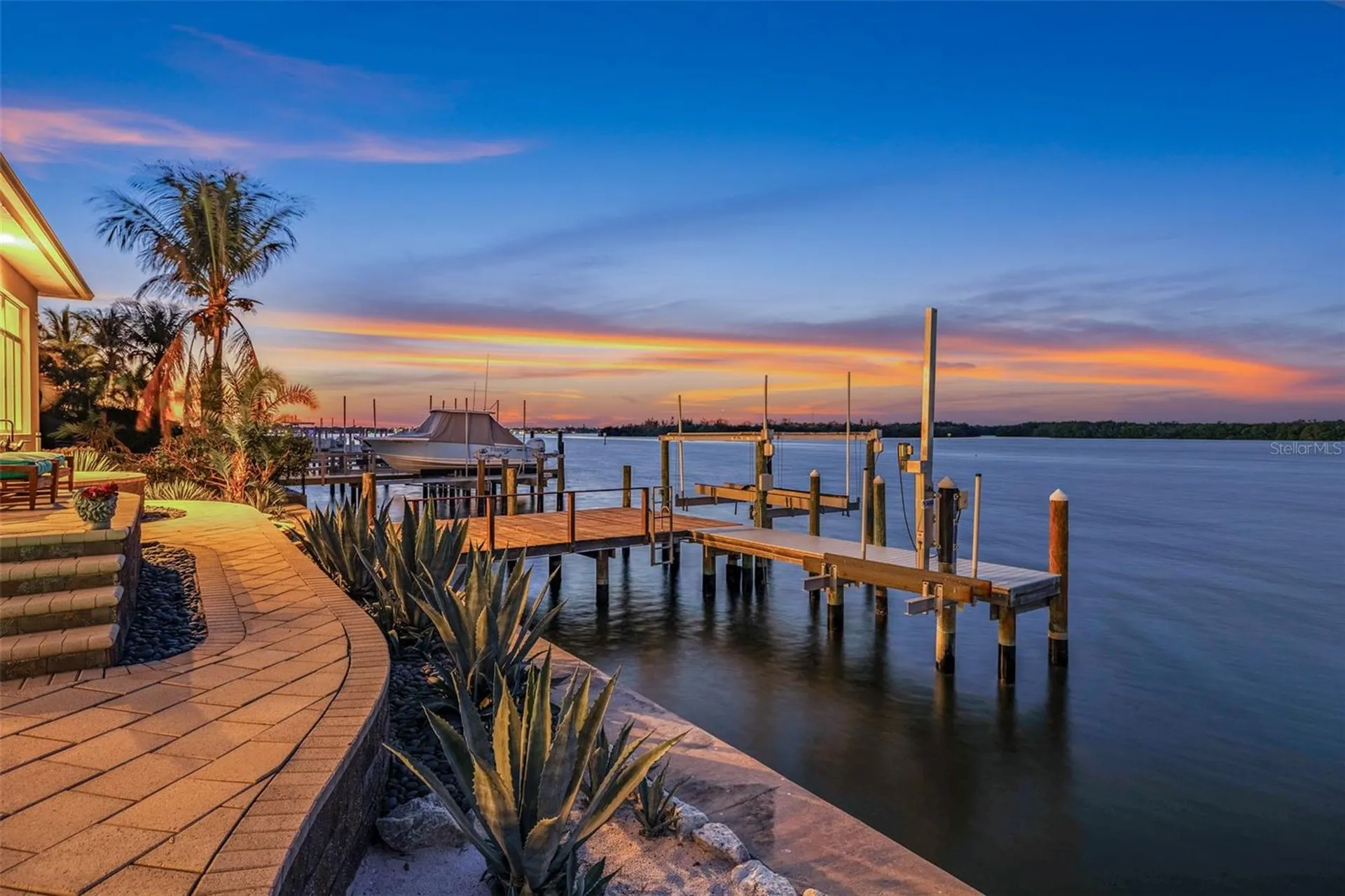 2279 Mermaid Point NE St Petersburg FL 33703