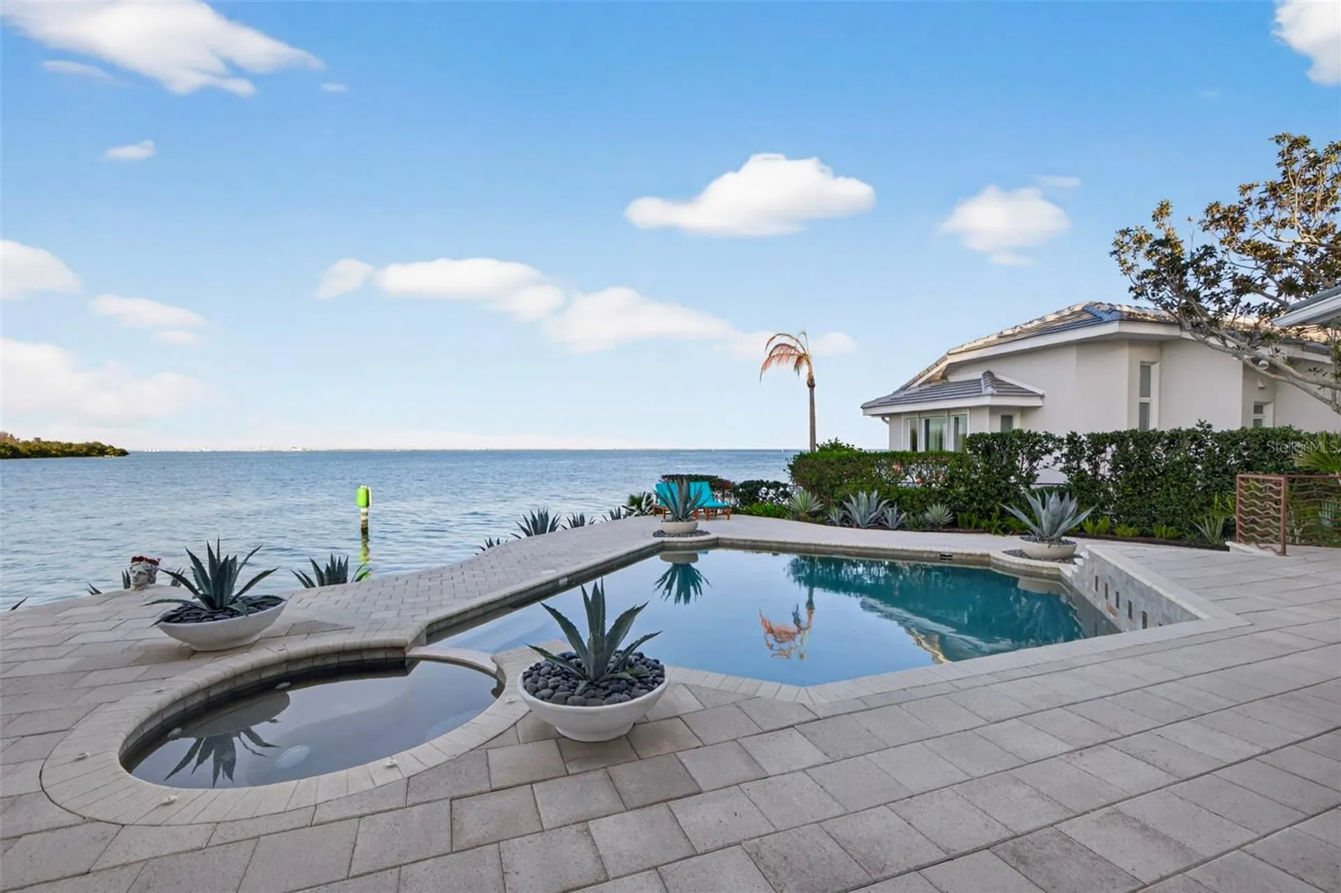 2279 Mermaid Point NE St Petersburg FL 33703