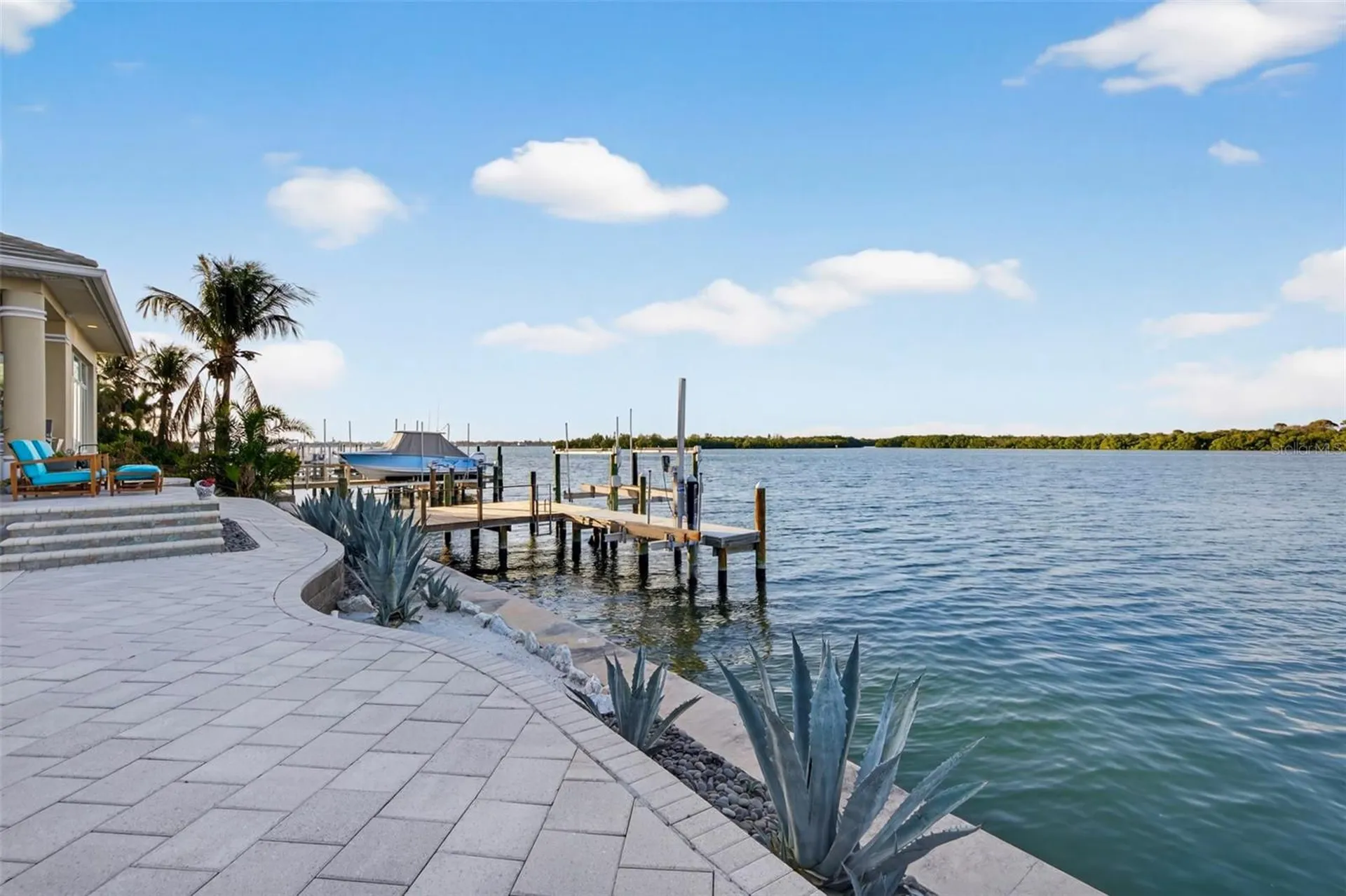2279 Mermaid Point NE St Petersburg FL 33703