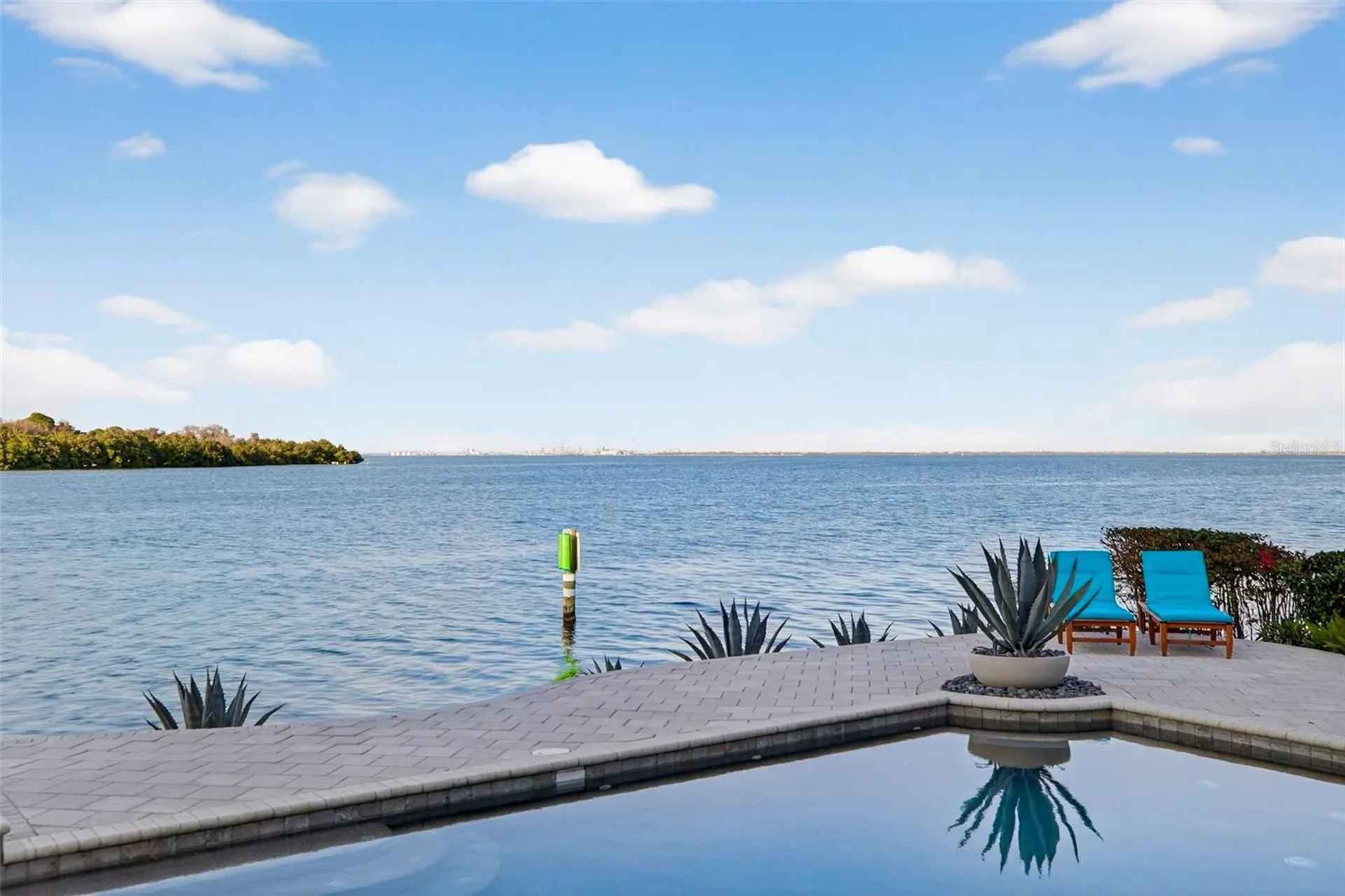 2279 Mermaid Point NE St Petersburg FL 33703