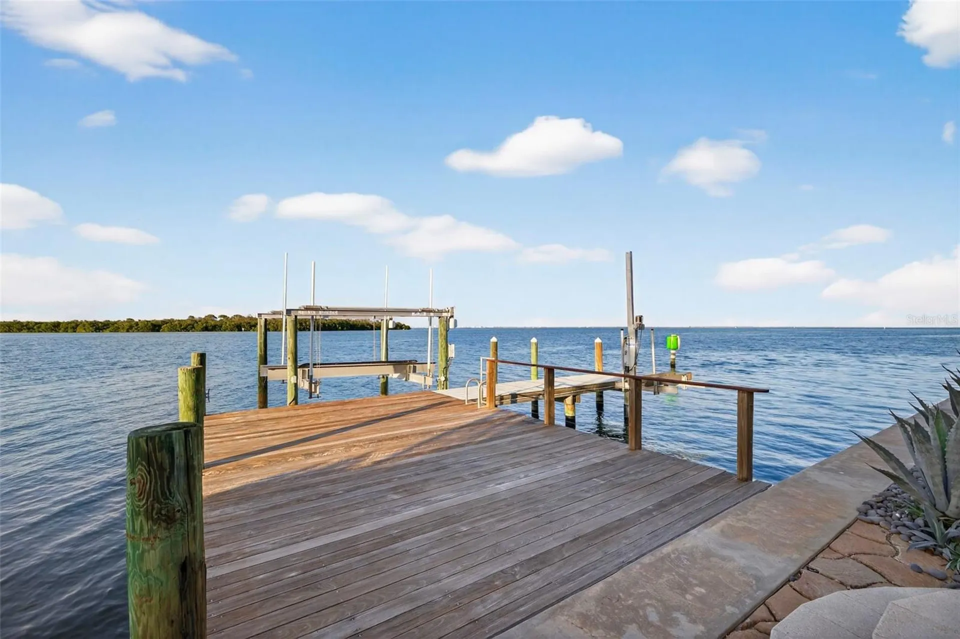 2279 Mermaid Point NE St Petersburg FL 33703