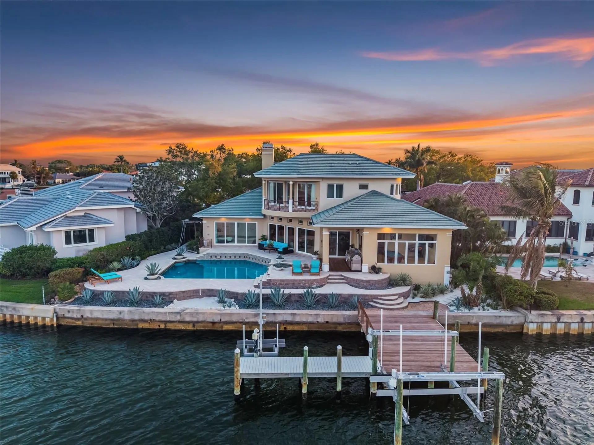 2279 Mermaid Point NE St Petersburg FL 33703