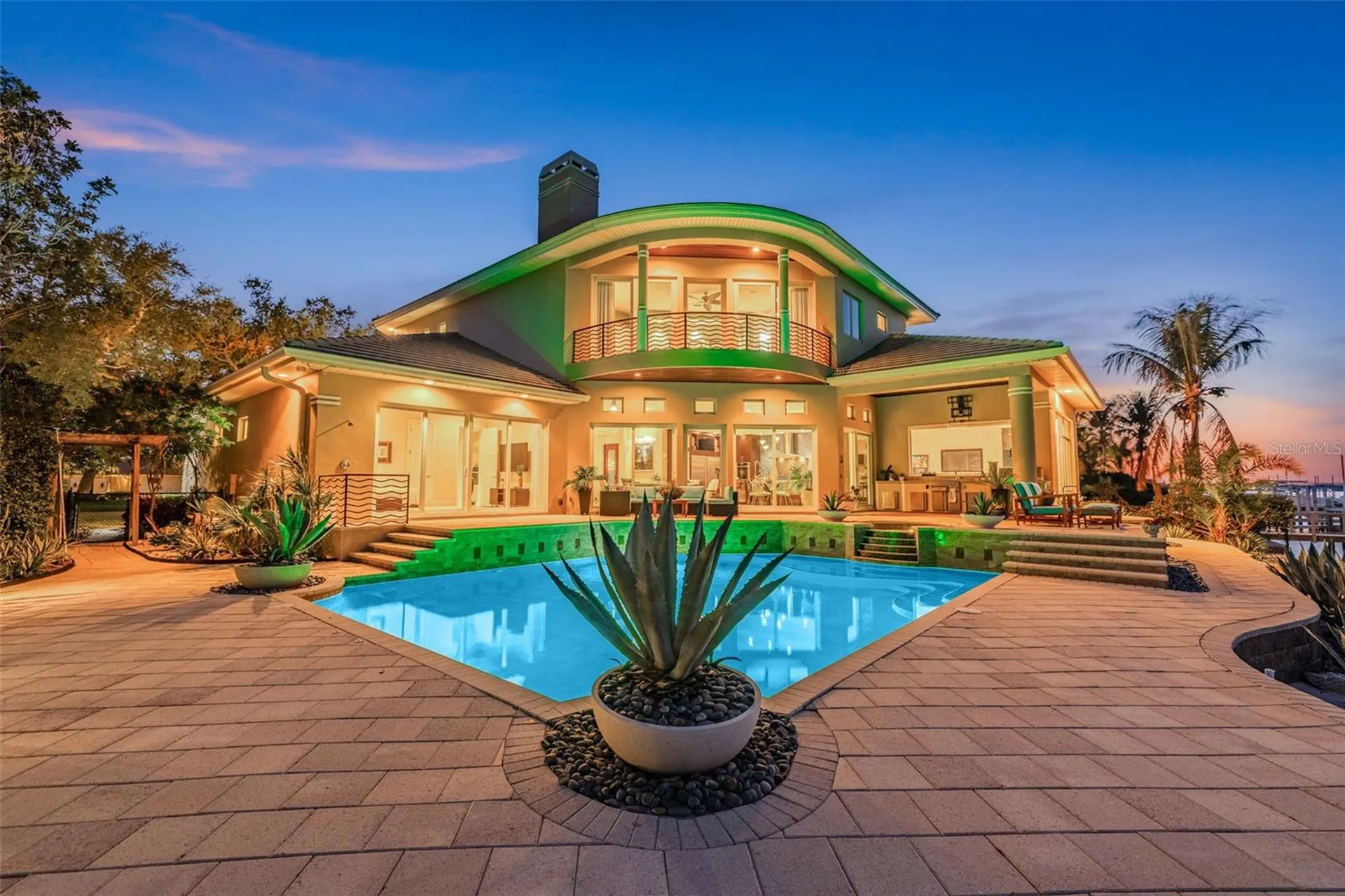 2279 Mermaid Point NE St Petersburg FL 33703