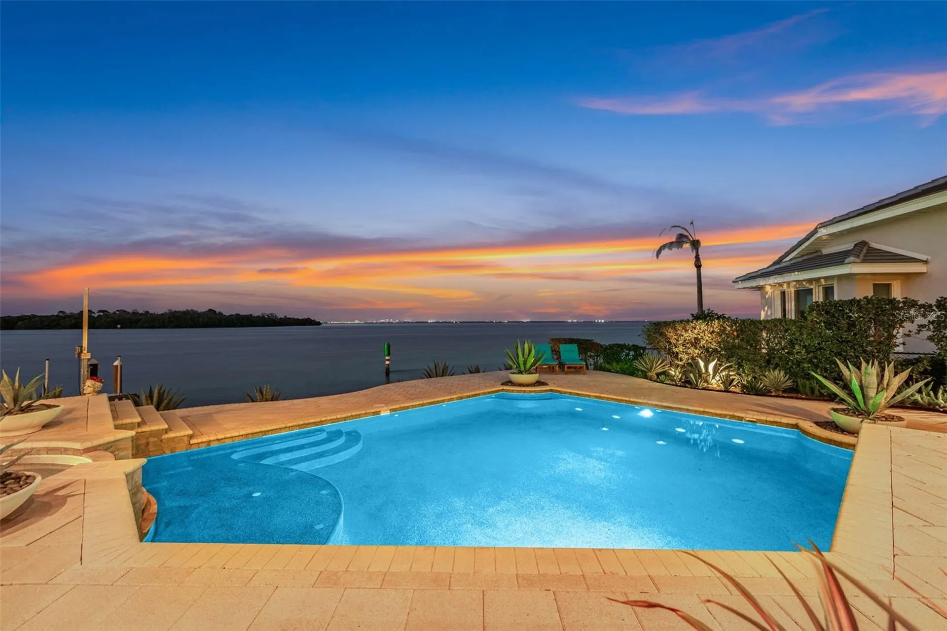2279 Mermaid Point NE St Petersburg FL 33703