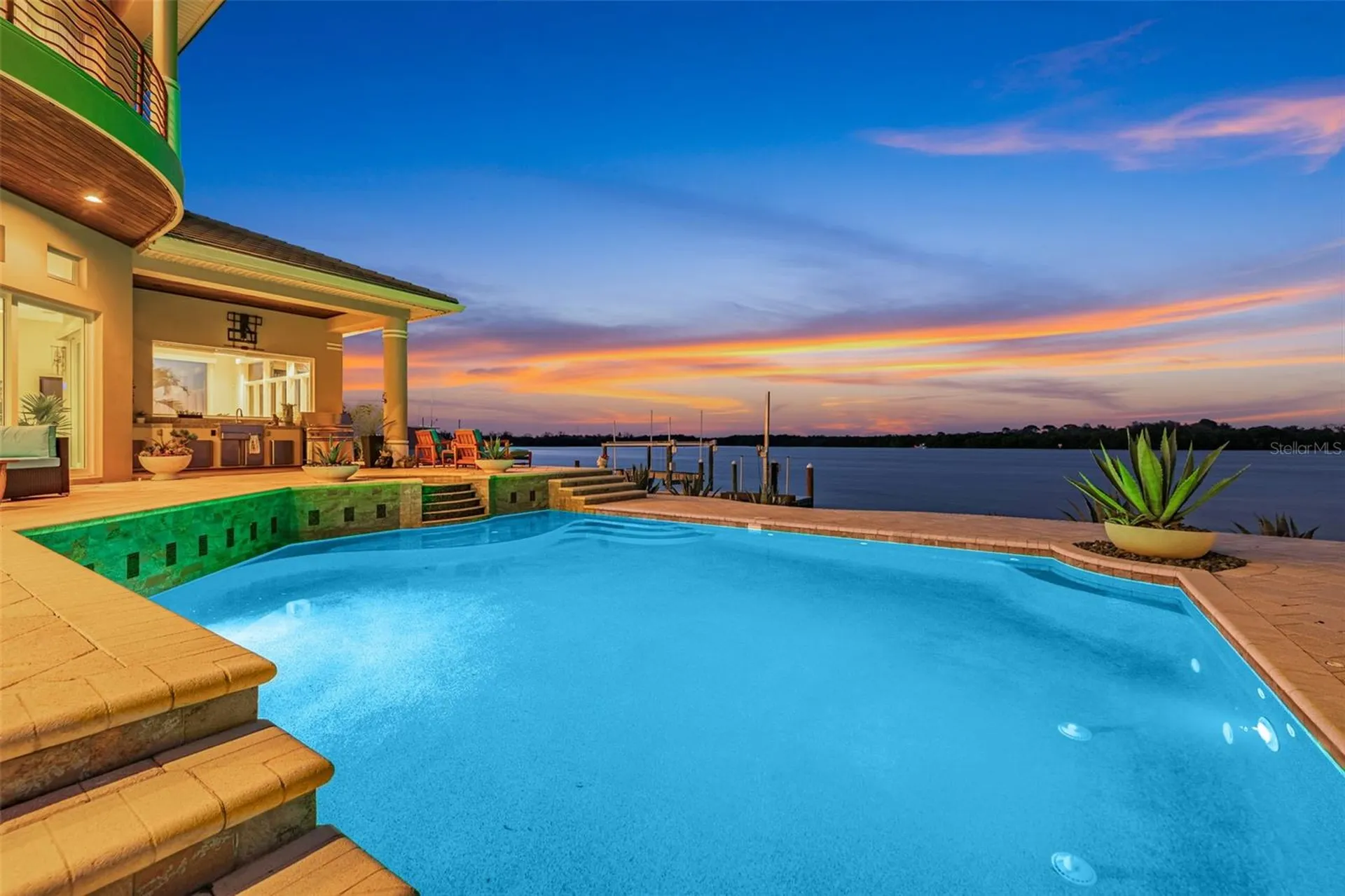 2279 Mermaid Point NE St Petersburg FL 33703
