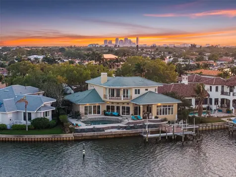 2279 Mermaid Point NE St Petersburg FL 33703