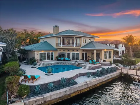 2279 Mermaid Point NE St Petersburg FL 33703