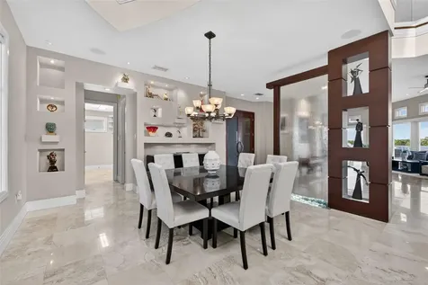 2279 Mermaid Point NE St Petersburg FL 33703