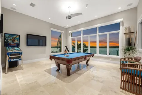 2279 Mermaid Point NE St Petersburg FL 33703