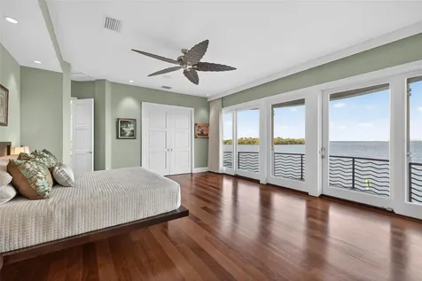 2279 Mermaid Point NE St Petersburg FL 33703