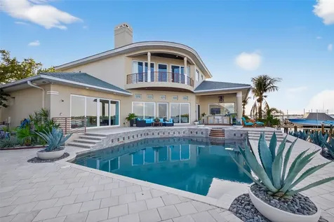 2279 Mermaid Point NE St Petersburg FL 33703
