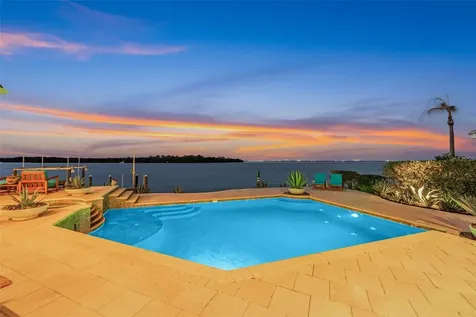 2279 Mermaid Point NE St Petersburg FL 33703