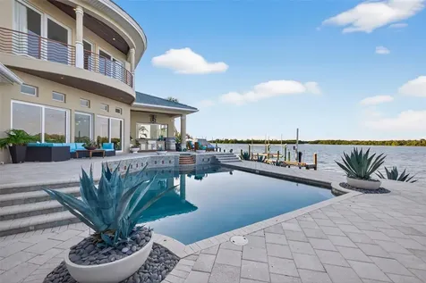 2279 Mermaid Point NE St Petersburg FL 33703