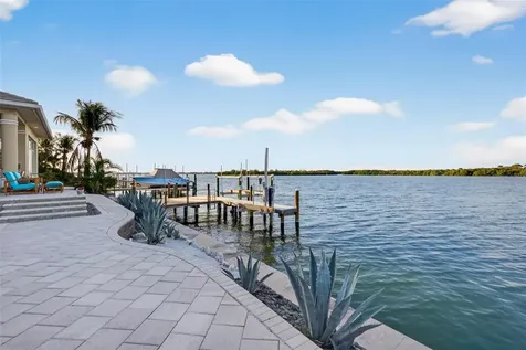 2279 Mermaid Point NE St Petersburg FL 33703