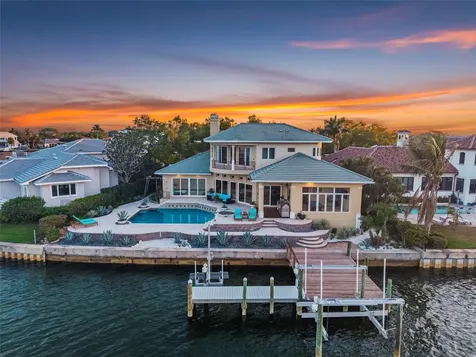 2279 Mermaid Point NE St Petersburg FL 33703