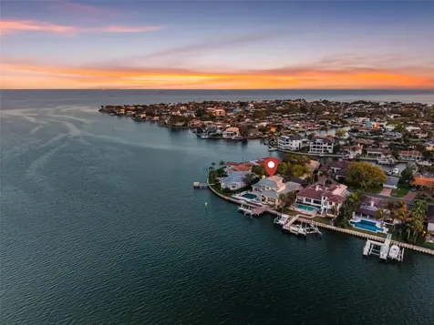 2279 Mermaid Point NE St Petersburg FL 33703