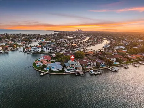 2279 Mermaid Point NE St Petersburg FL 33703