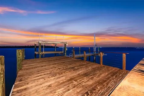 2279 Mermaid Point NE St Petersburg FL 33703