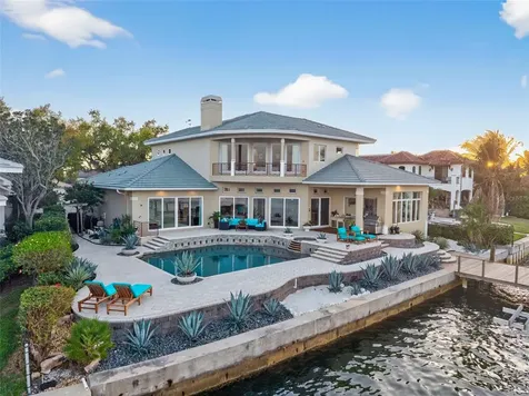 2279 Mermaid Point NE St Petersburg FL 33703