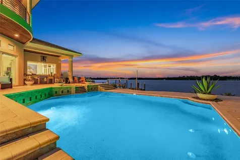 2279 Mermaid Point NE St Petersburg FL 33703