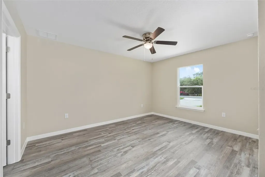 21 Fisher Place Ocklawaha FL 32179