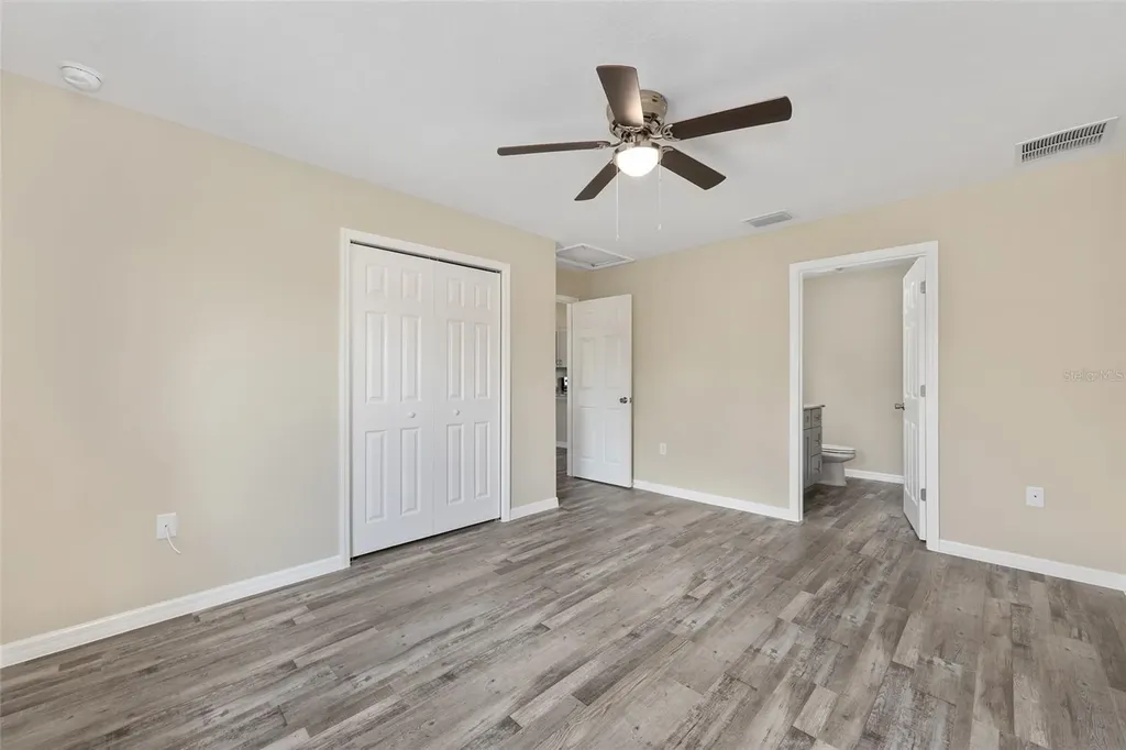 21 Fisher Place Ocklawaha FL 32179