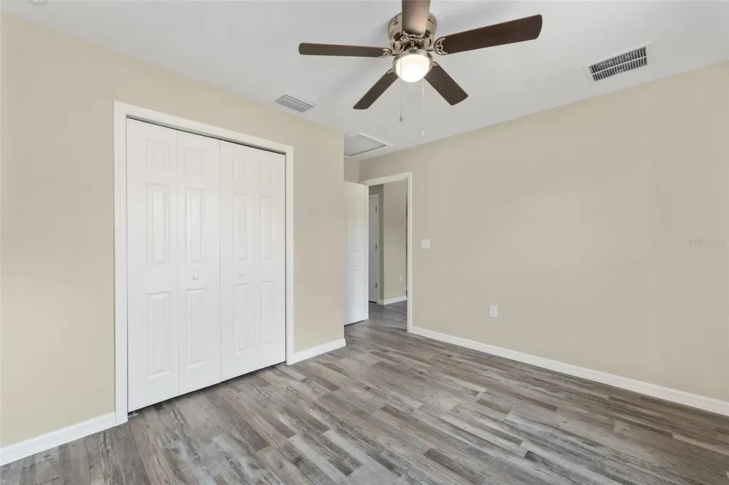 21 Fisher Place Ocklawaha FL 32179