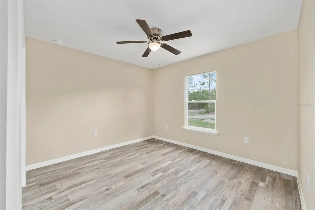 21 Fisher Place Ocklawaha FL 32179