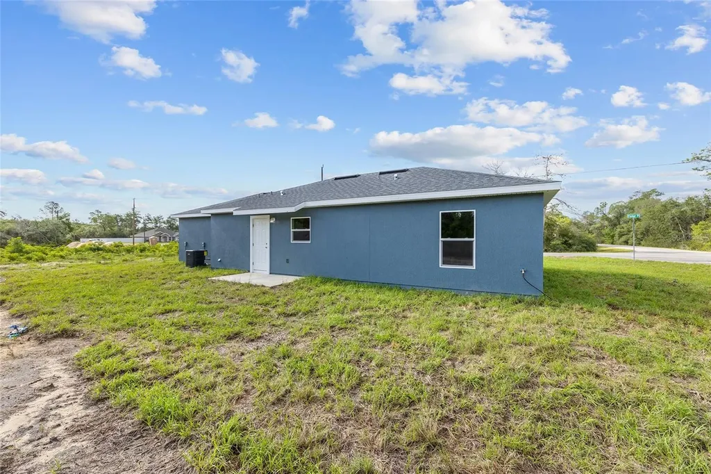 21 Fisher Place Ocklawaha FL 32179