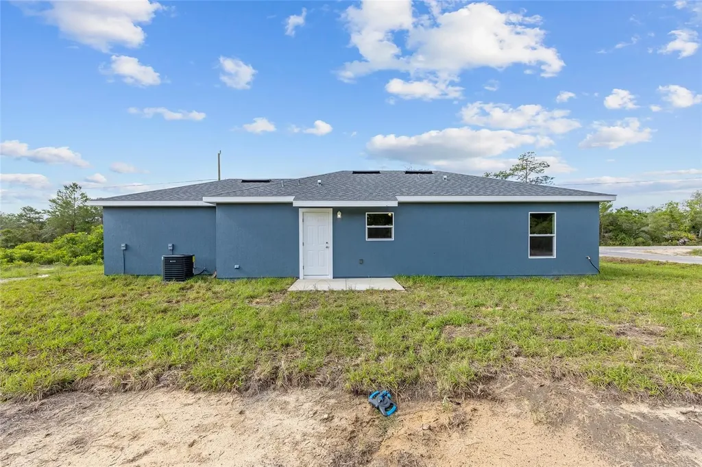 21 Fisher Place Ocklawaha FL 32179