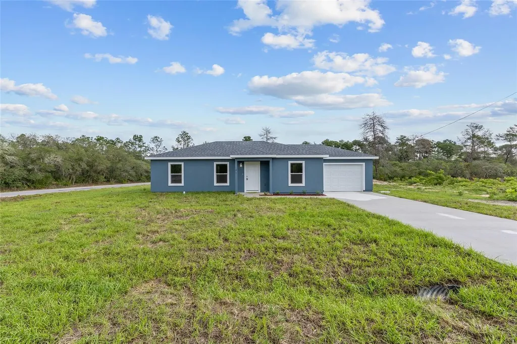 21 Fisher Place Ocklawaha FL 32179