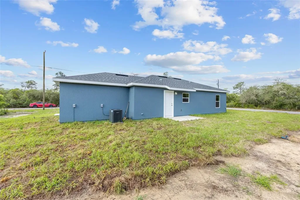 21 Fisher Place Ocklawaha FL 32179