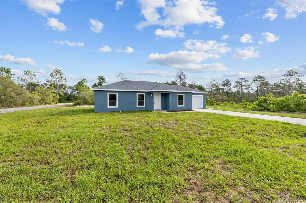 21 Fisher Place Ocklawaha FL 32179
