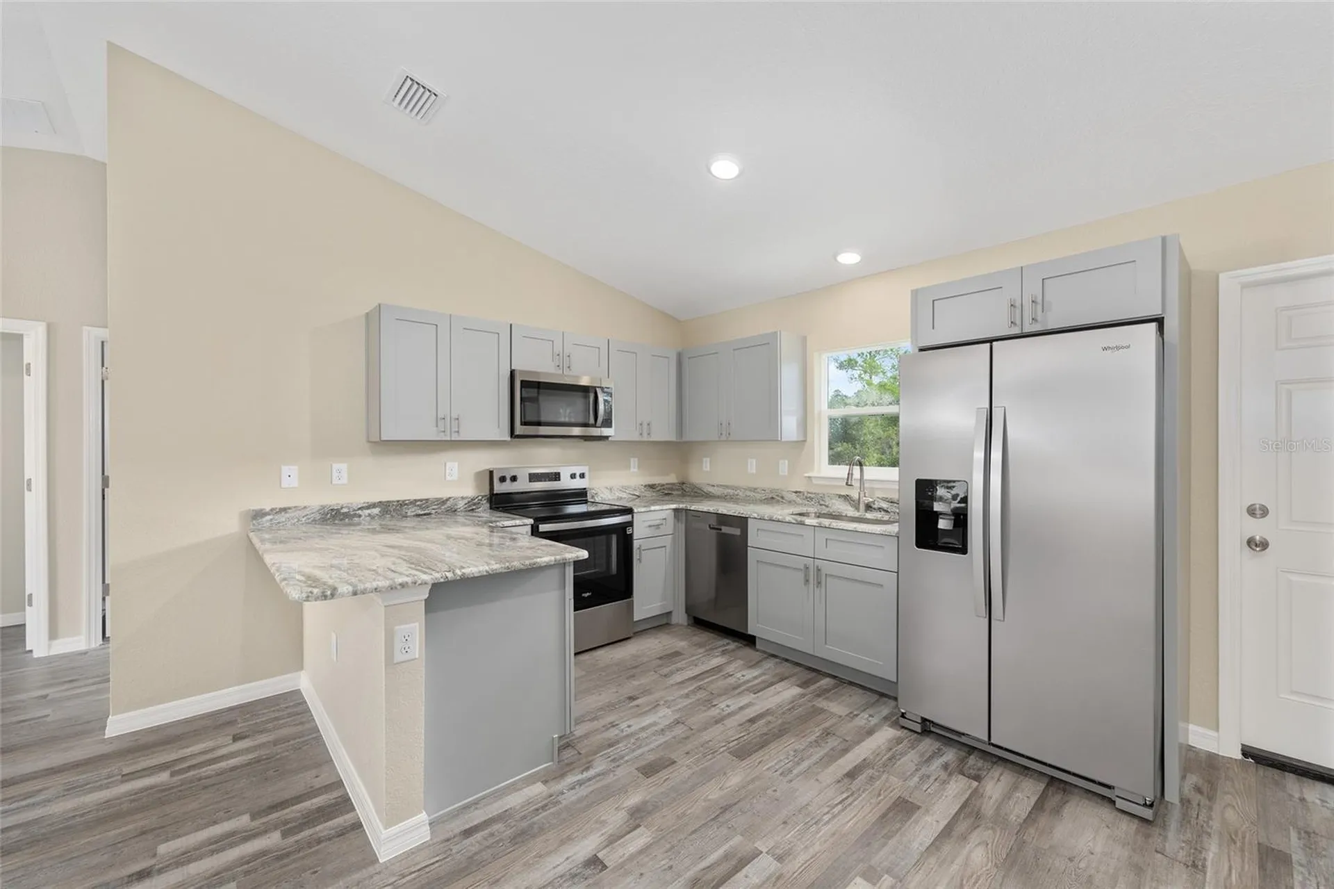 21 Fisher Place Ocklawaha FL 32179