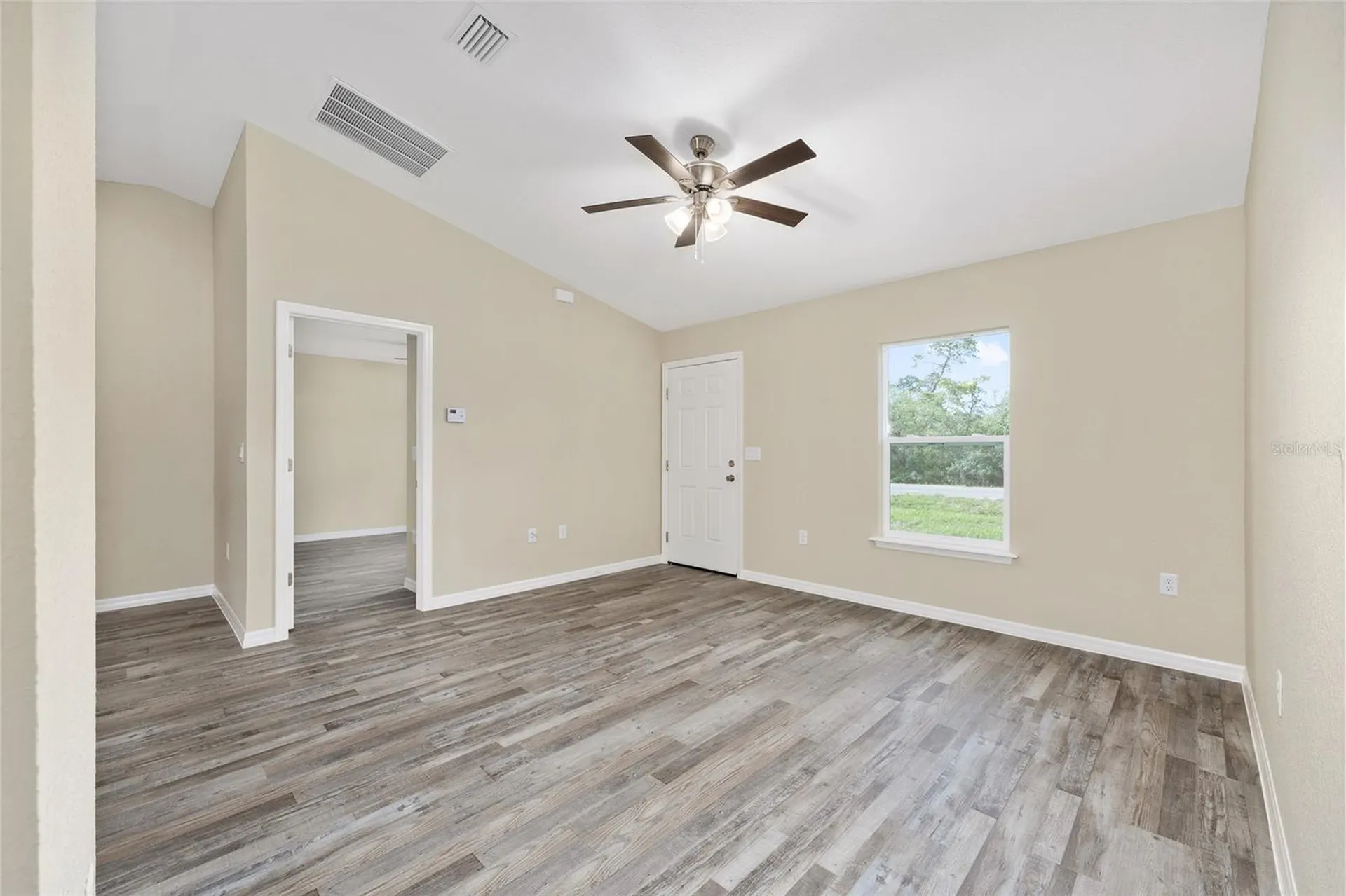 21 Fisher Place Ocklawaha FL 32179