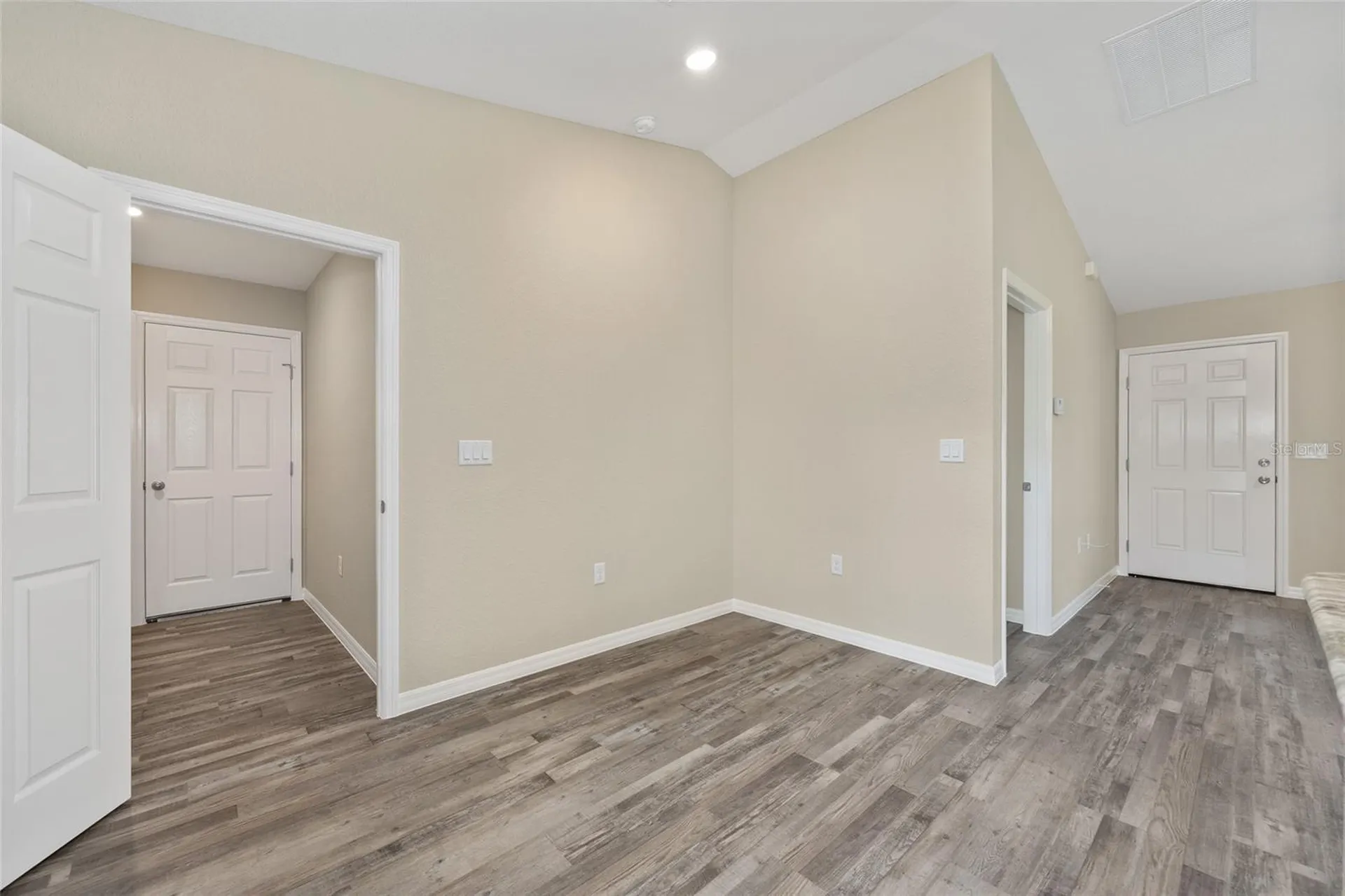 21 Fisher Place Ocklawaha FL 32179