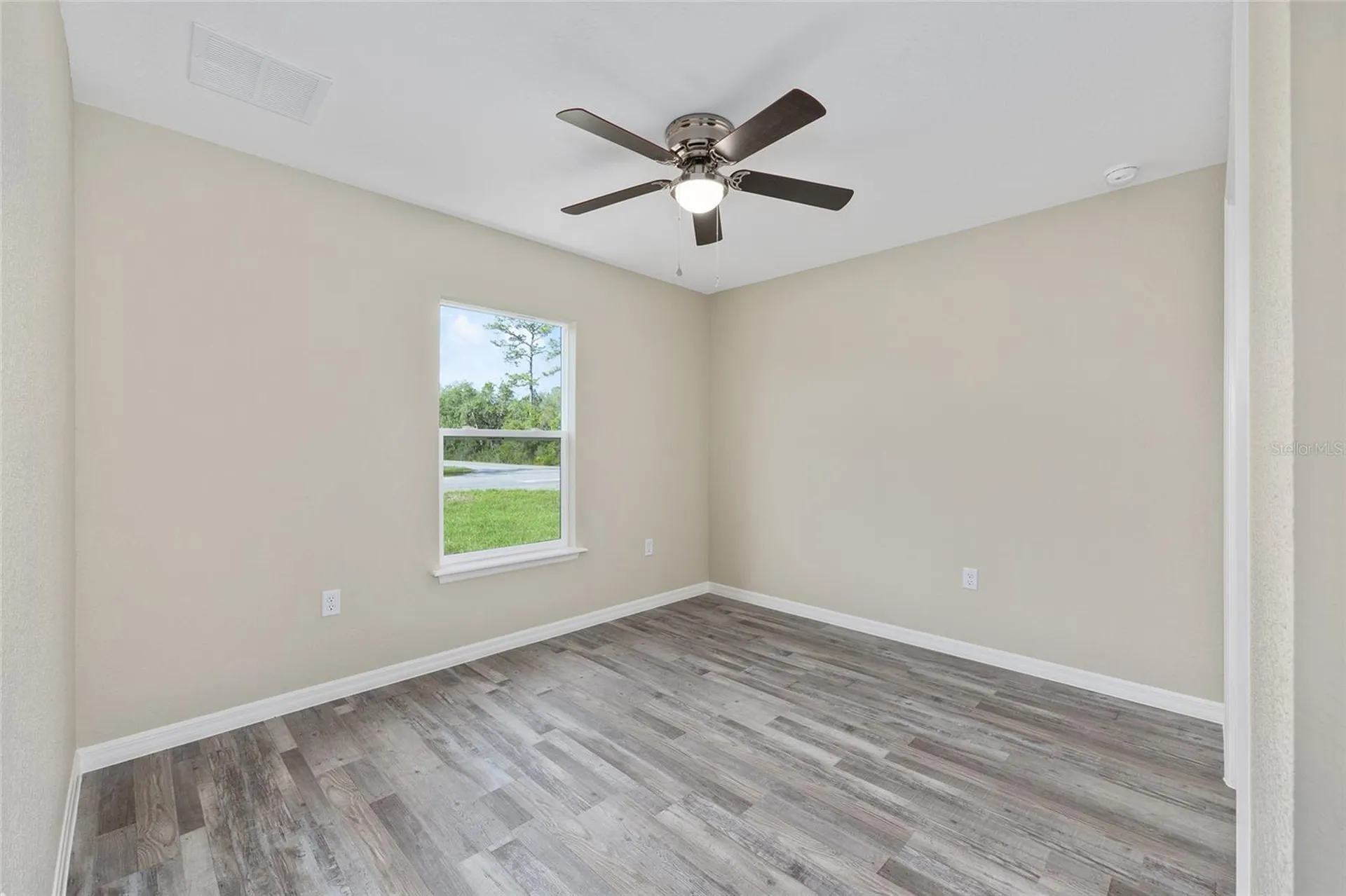 21 Fisher Place Ocklawaha FL 32179