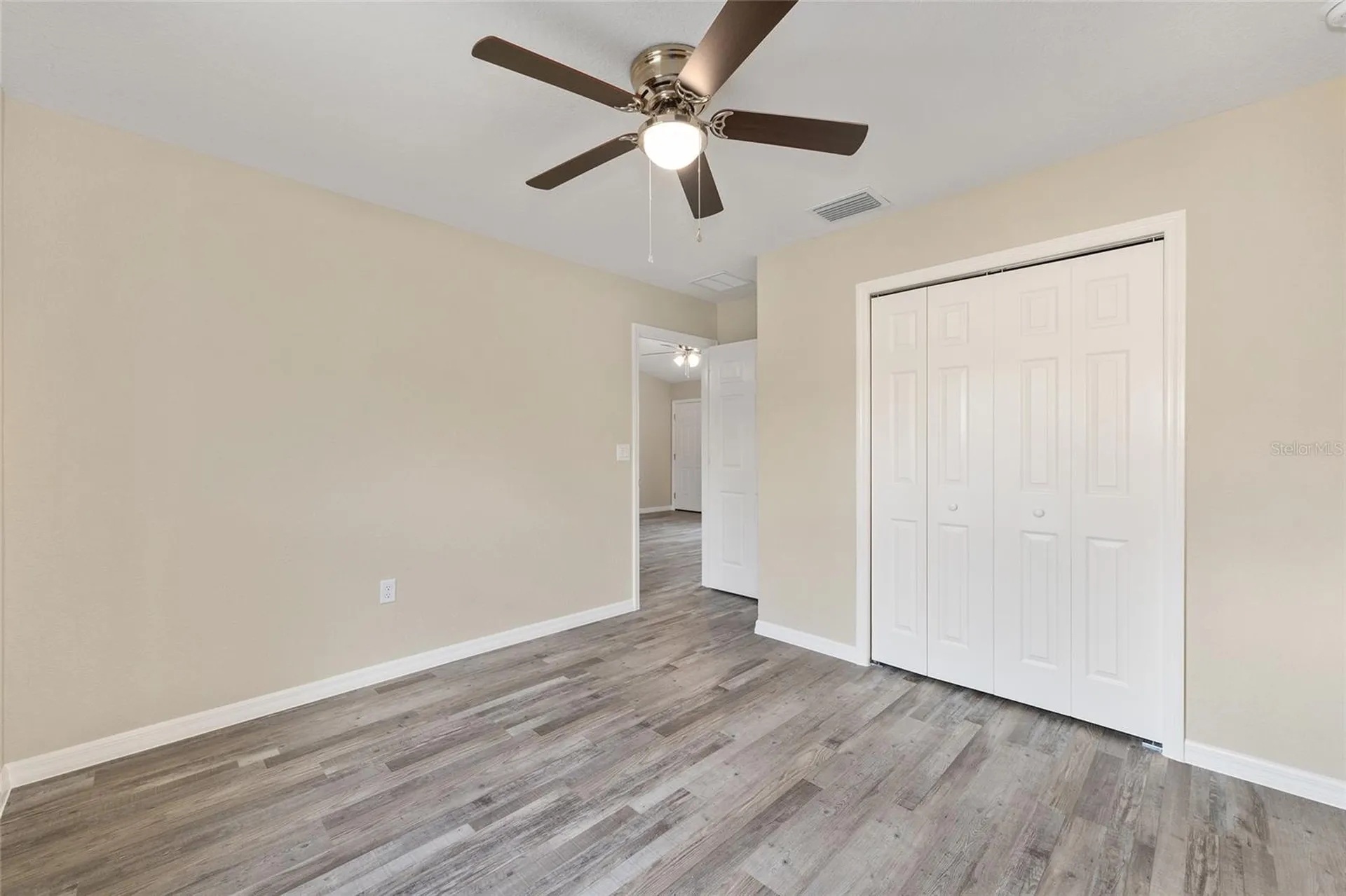 21 Fisher Place Ocklawaha FL 32179