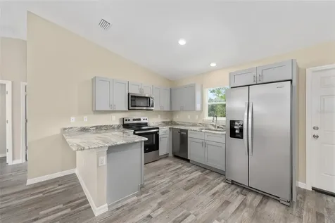 21 Fisher Place Ocklawaha FL 32179