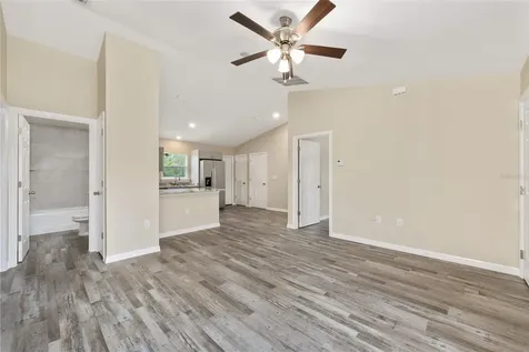 21 Fisher Place Ocklawaha FL 32179