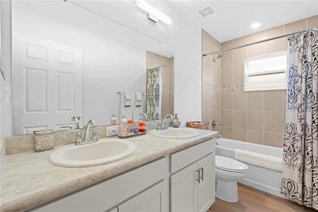 956 Aruba Avenue Mulberry FL 33860