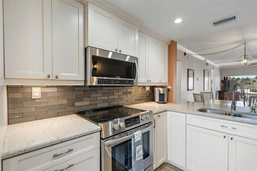 6277 Bahia Del Mar Boulevard St Petersburg FL 33715