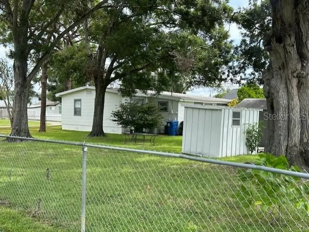 2518 40th Avenue N St Petersburg FL 33710