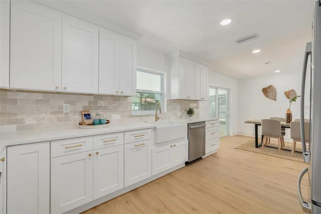 7264 56th Avenue N St Petersburg FL 33709