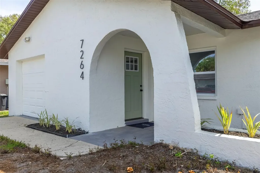 7264 56th Avenue N St Petersburg FL 33709