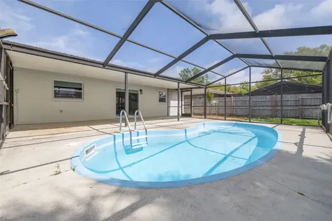 7264 56th Avenue N St Petersburg FL 33709